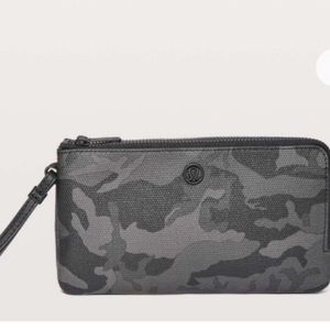 Lululemon double up camo pouch NWOT